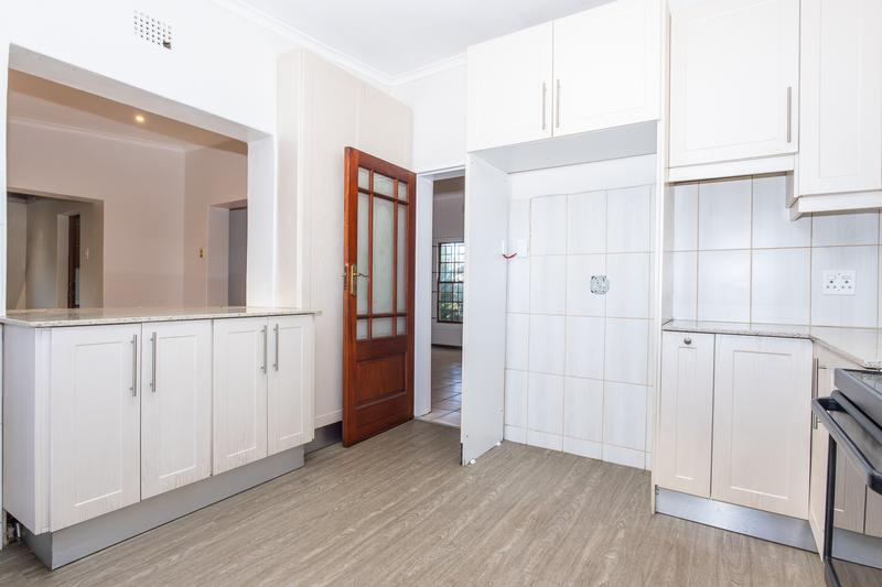 To Let 4 Bedroom Property for Rent in Bergvliet Western Cape